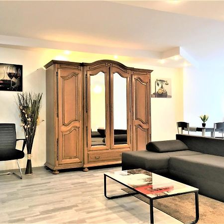 Large Apartment In Ultra-Central Location Brașov Exterior foto