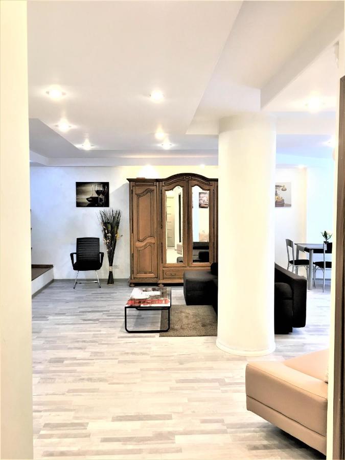 Large Apartment In Ultra-Central Location Brașov Exterior foto