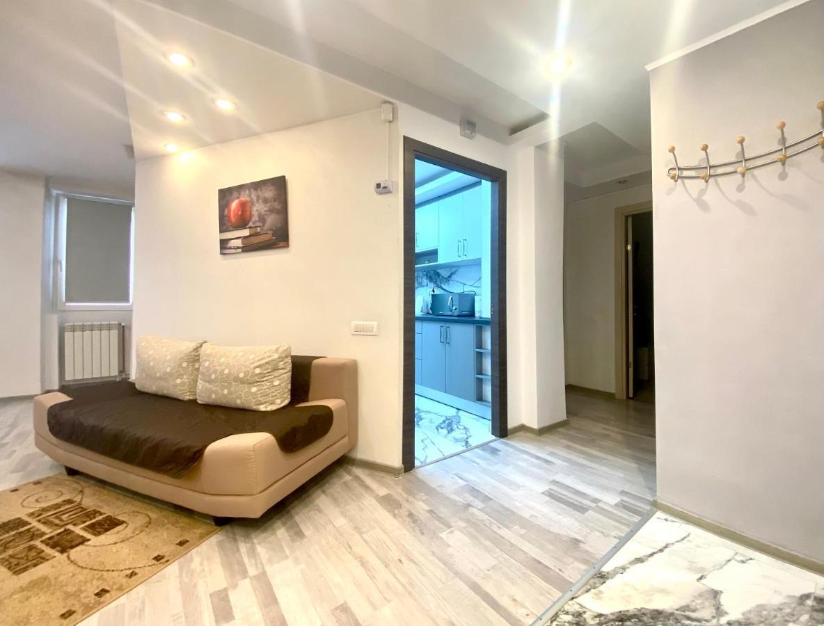 Large Apartment In Ultra-Central Location Brașov Exterior foto